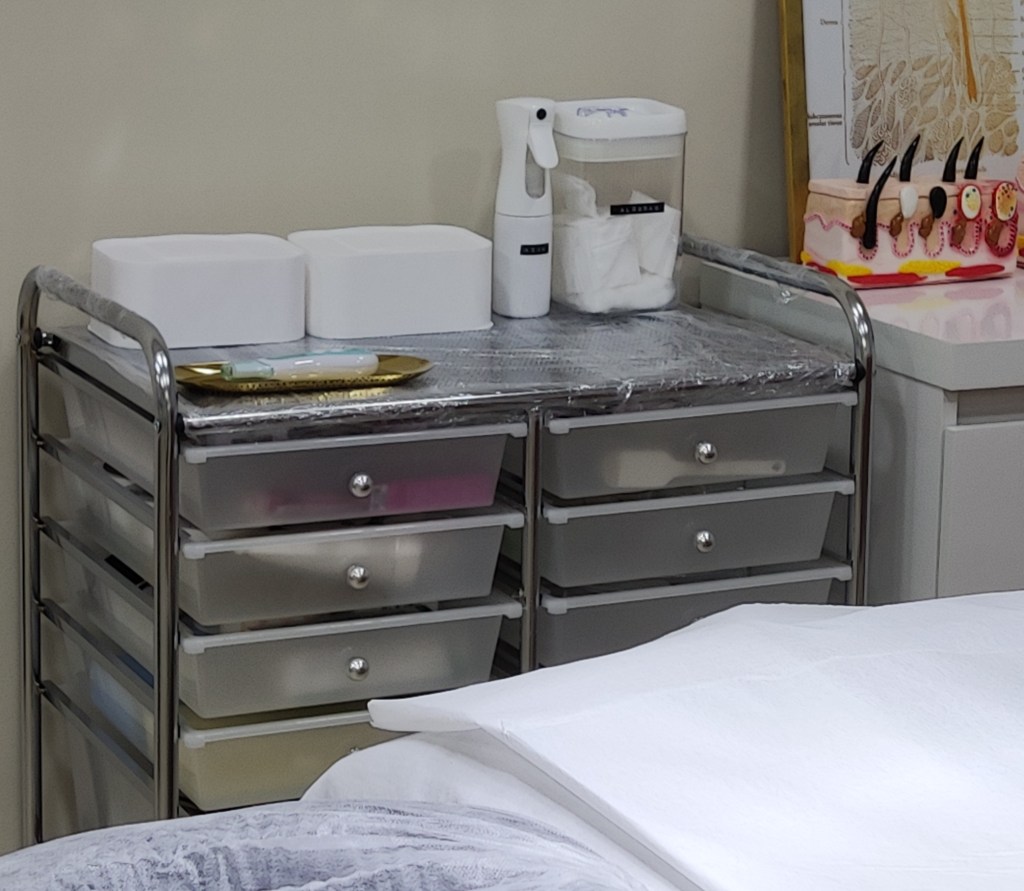 Carrinho auxiliar para estética +&nbsp;acessórios
